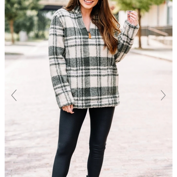 Sherpa zipup pull over. - Picture 3 of 7